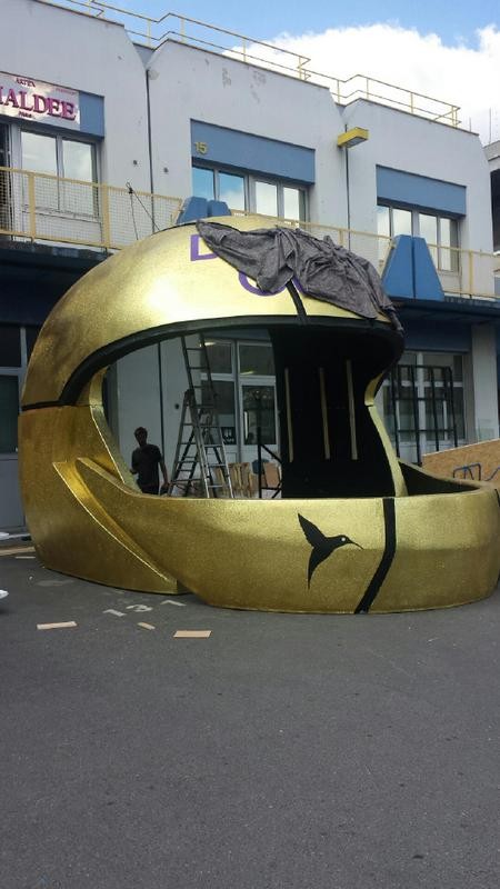 sculpture casque géant pour D Guetta, sté inoff