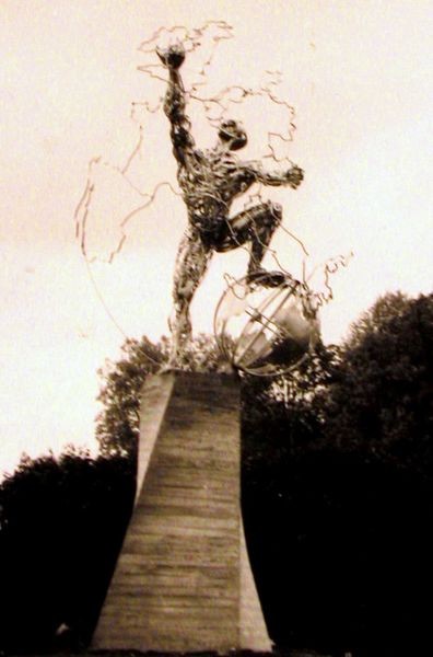 Sculpture monumentale pour l'Europe Montereau 1992 (10m x 4m)